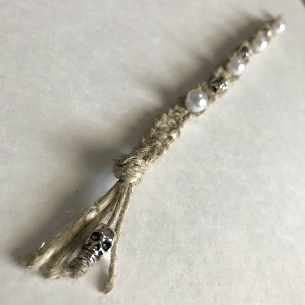 [Hand Made] HUSKY (Pearl/ Skulls) - Hemp Bracelet